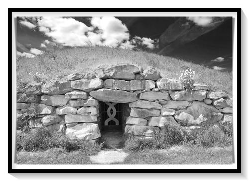 batch__5210020-BurialBarrow-AllCannings-Wiltshire-BW.jpg